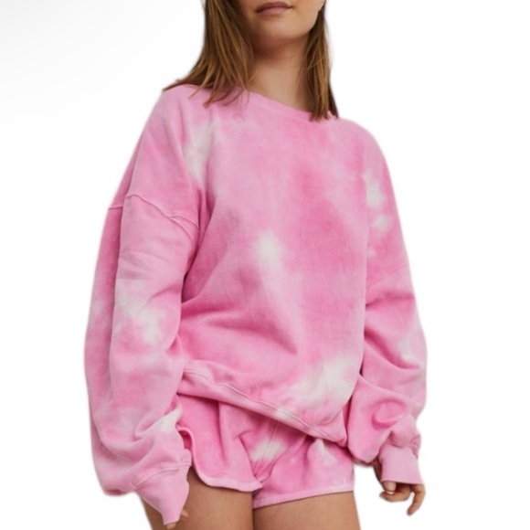 Boutique Medium Pink Tie Dye Sweatshirt. 💗⚡️ - Picture 1 of 5